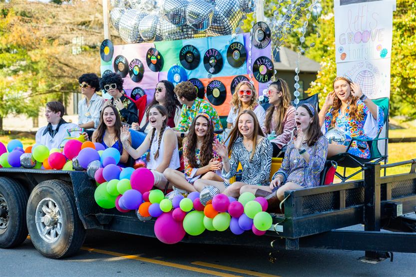 Schools celebrate homecomings